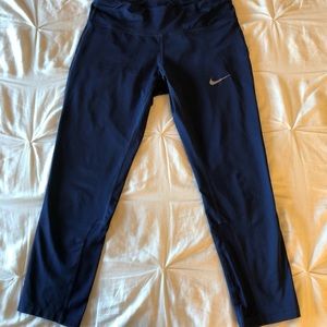 Women’s Nike dri fit capri leggings
